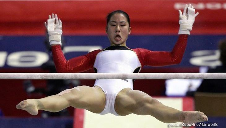 16P athletic girls crotch