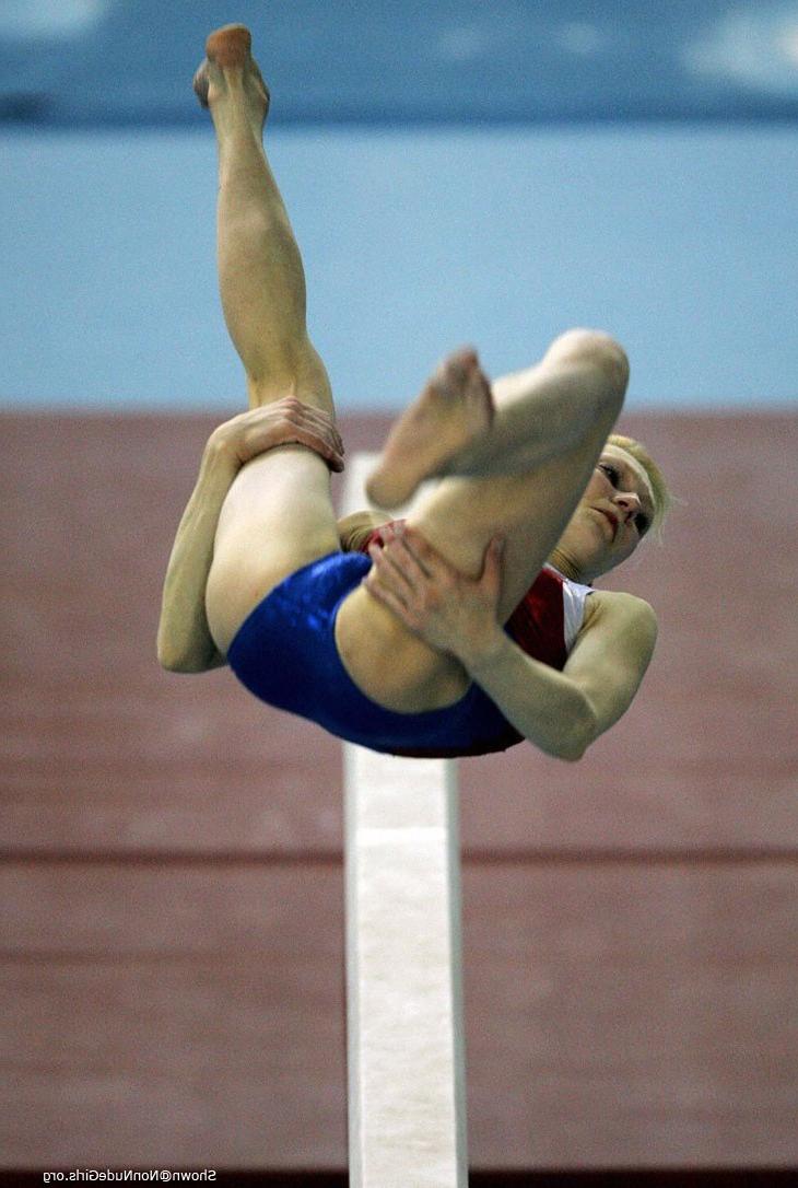 16P athletic girls crotch