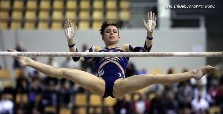 16P athletic girls crotch