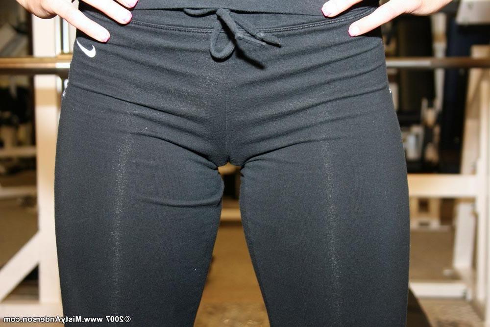 20P Big boob girl working out nude at the gym