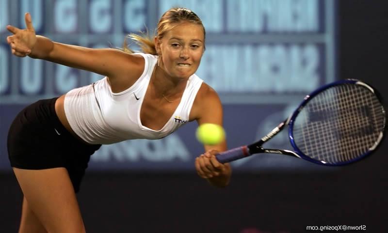 16P Tennis babe