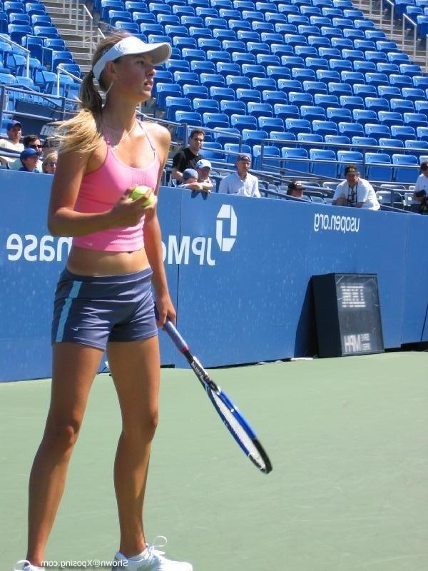 16P Tennis babe