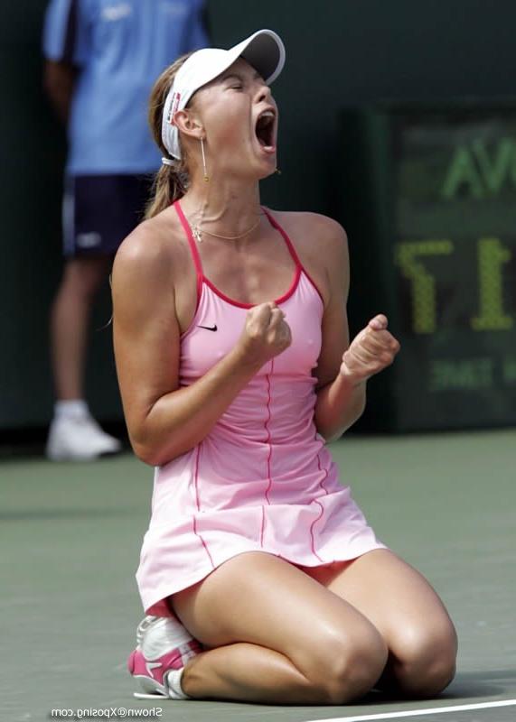 16P Tennis babe