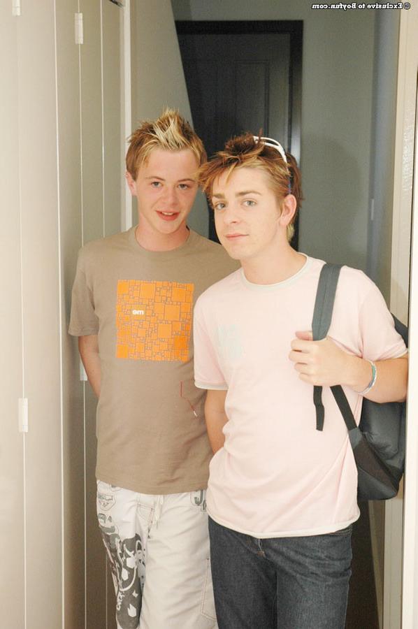 15P Sweet twink hot blowing in the kitchen