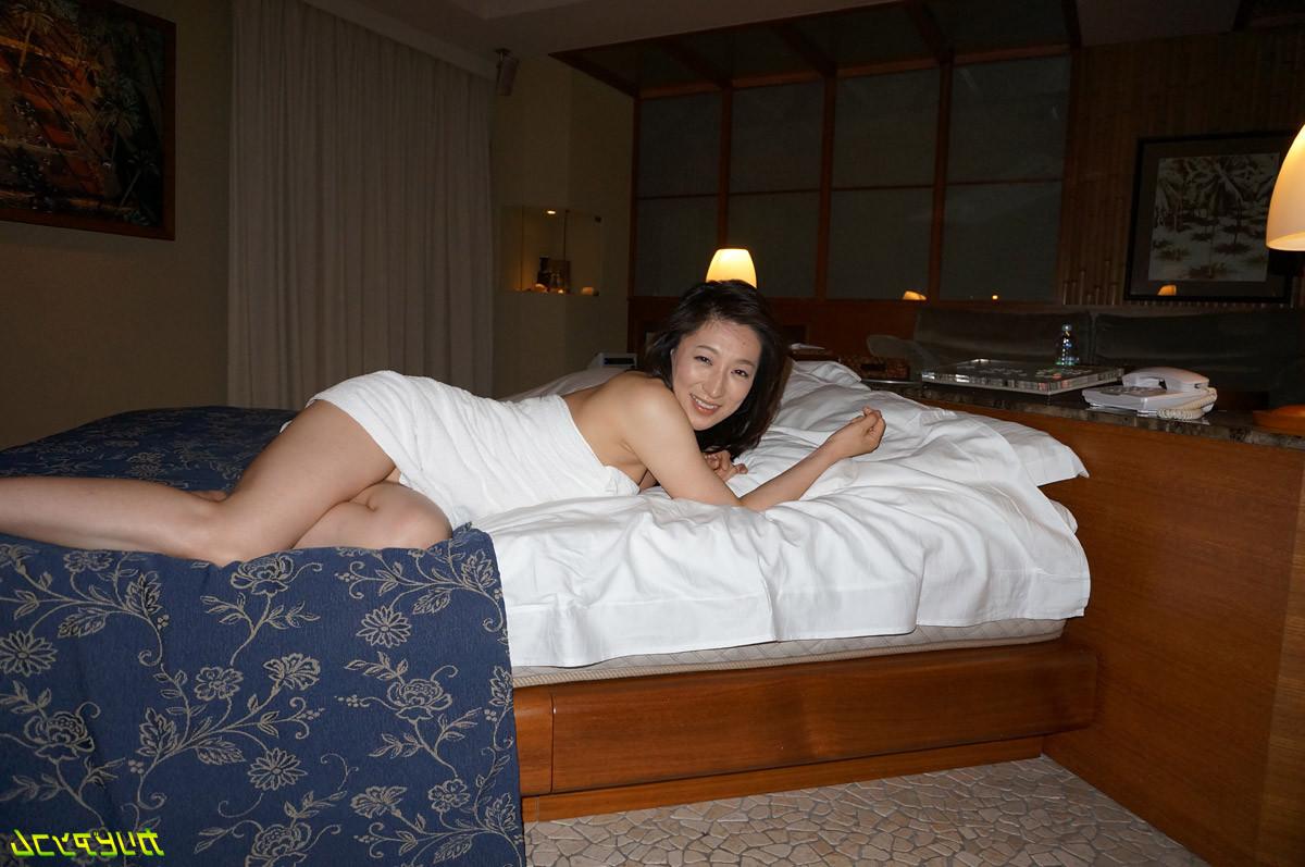21P Erotic Japanese Sex in the Hotel Room