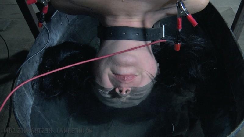16P Siouxsie Q is metal bound in dungeon with electro made to orgasm