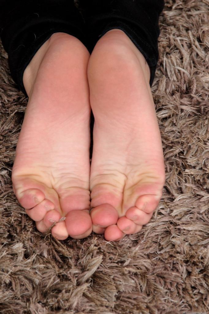 16P Naughty coed Layla Adams shows her sexy feet and makes her pussy gape