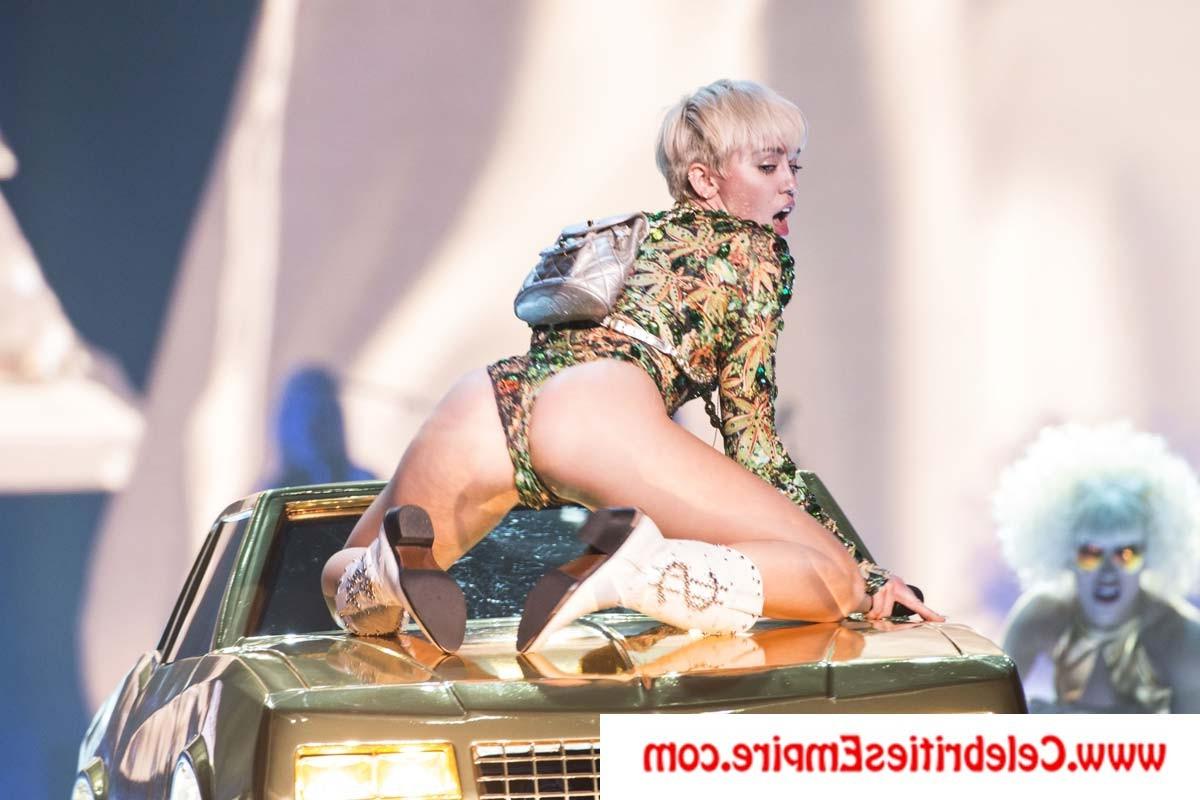 20P Miley Cyrus  spreads her legs and show nude tits