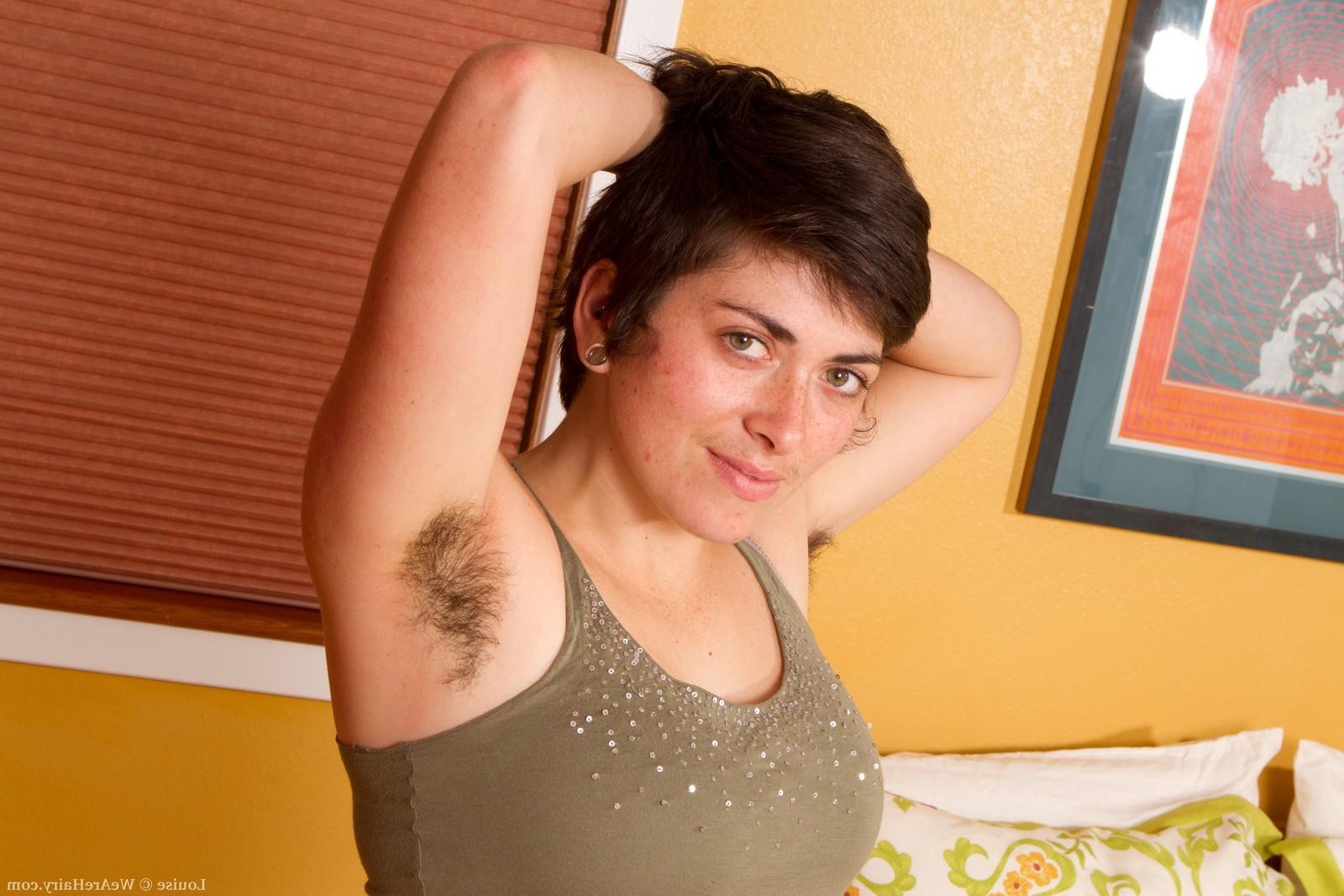 15P Cruvy Louise spreads hairy pussy on the bed
