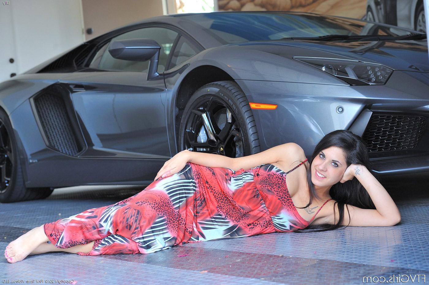 15P Lilly flashing by a car