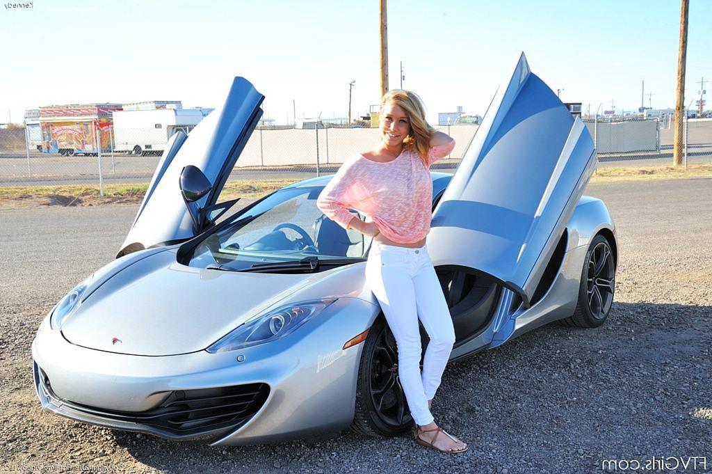 15P Pretty Kennedy Leigh strips naked in hot sports car