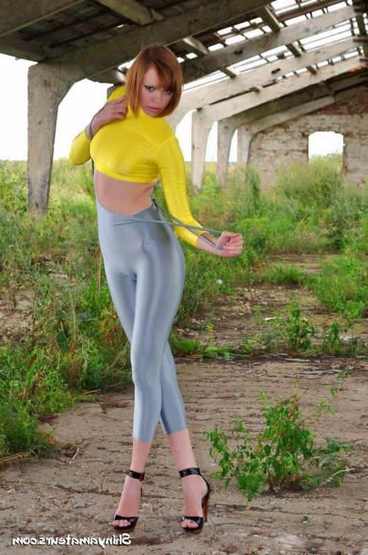16P hot amateur models in tight shiny spandex