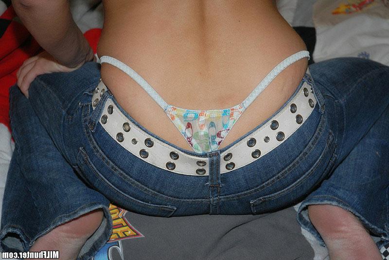 16P This hot milf gets her tight little ass all creamed up here in these hot mom pic