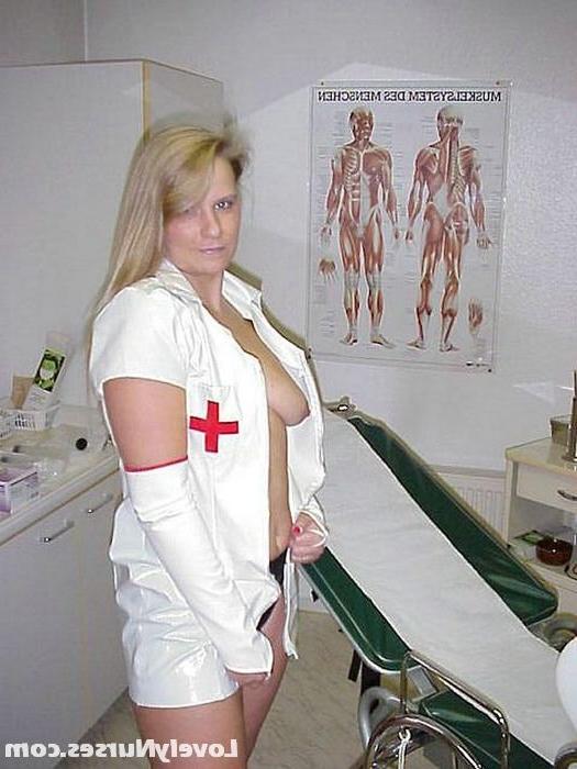 6P Long haired nurse Lisa shows cunt through speculum