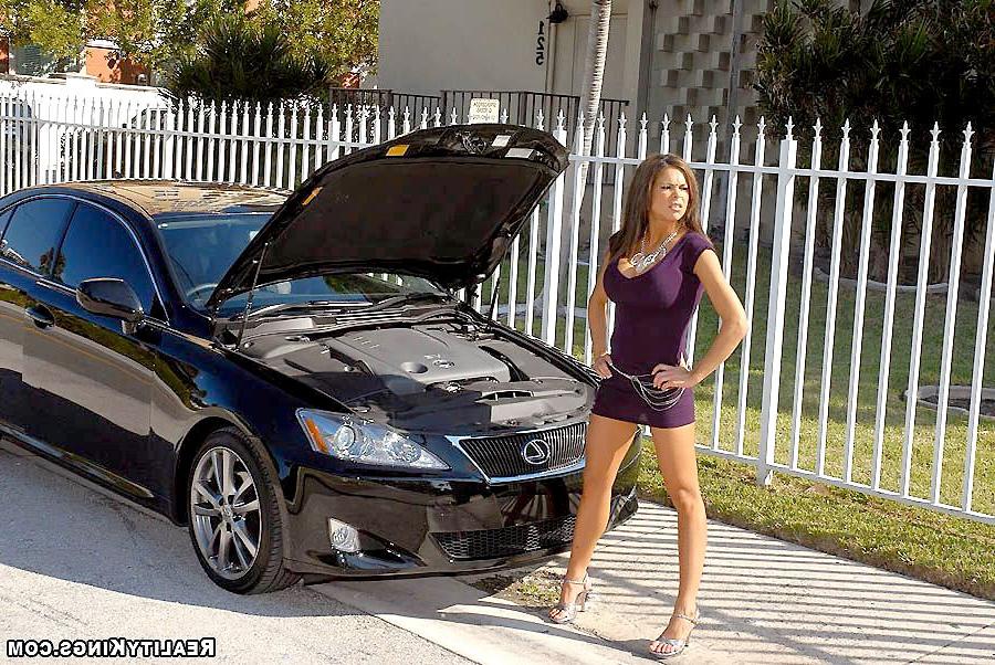 20P This amazing hottie hunter breaks down in her car and gets more than a ride when