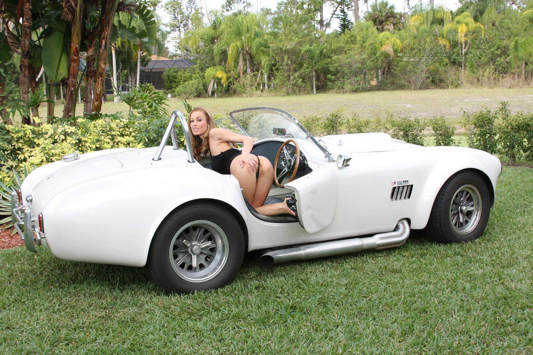 15P busty babe posing on Cobra car