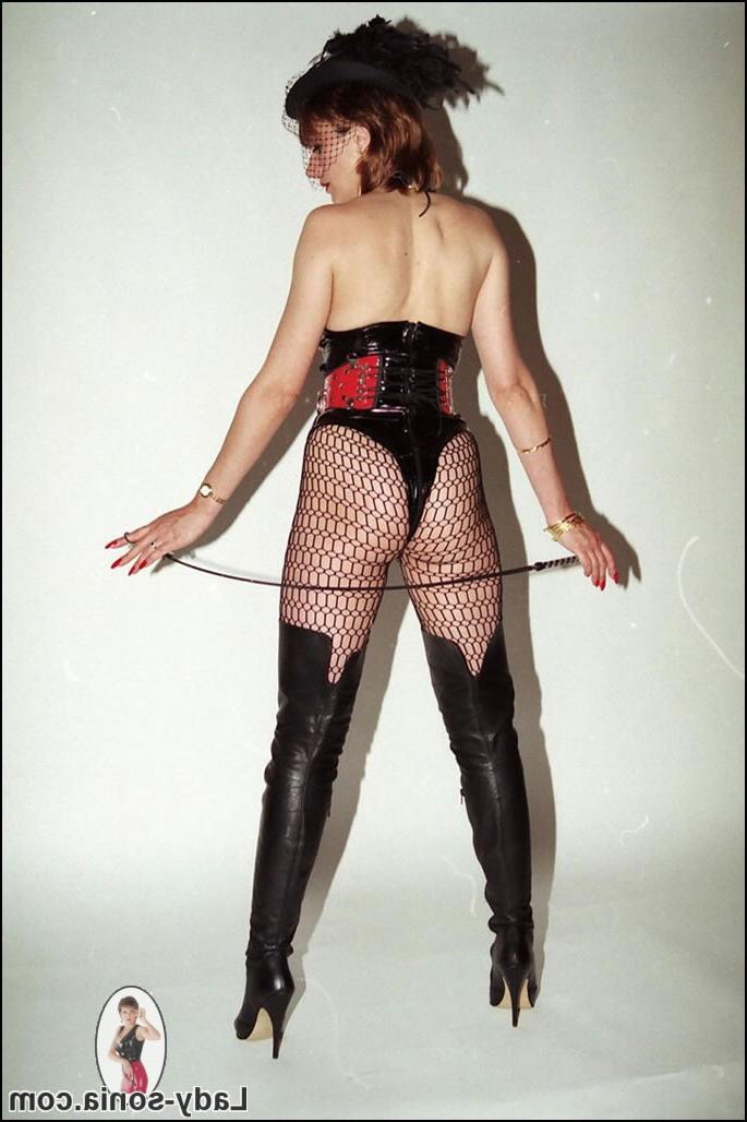 15P Latex and boots dominatrix milf Lady Sonia