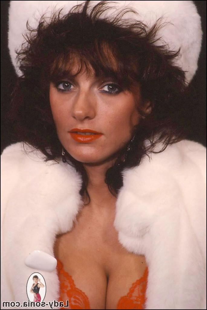 15P Lingerie milf Lady Sonia in white fur coat