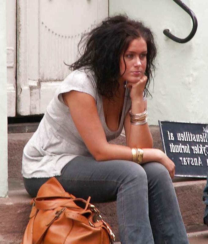 10P Hot Town, Summer in the City - cute girls on street
