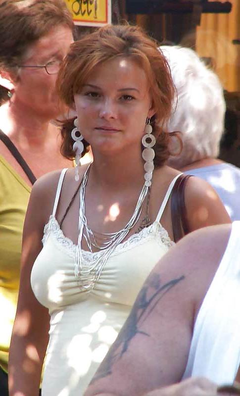 10P Hot Town, Summer in the City - cute girls on street
