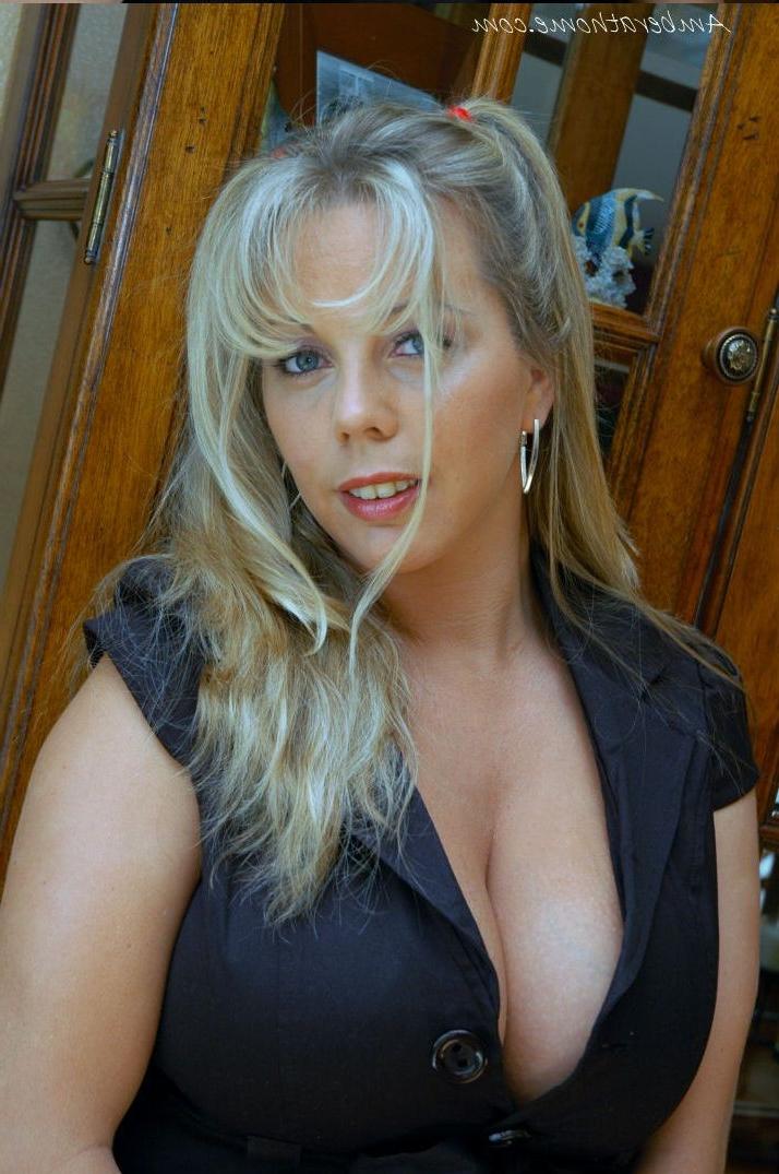 15P I love mini skirts! I even wore this to go car shopping the other day. I had all