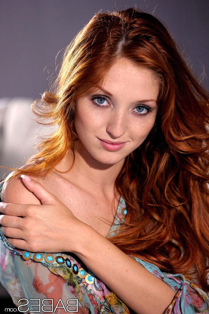 15P Red Fox stunning redhead fondling her sweet pussy on the couch