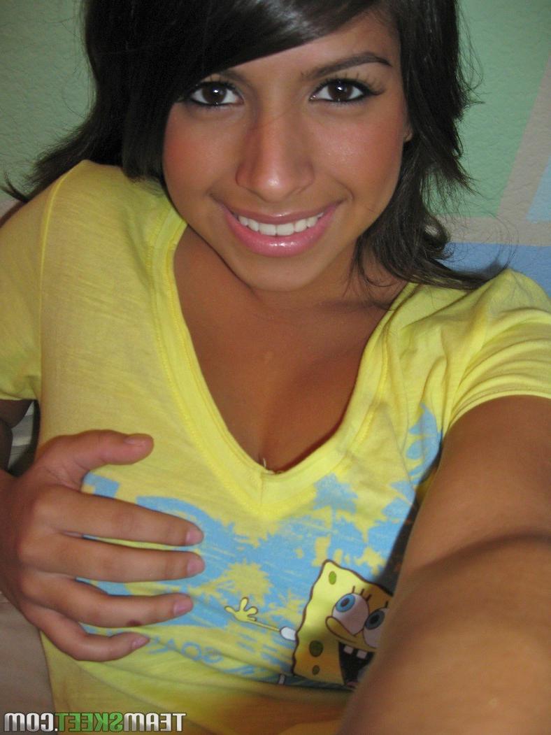 10P Amateur big tits brunette babe Layla Rose homemade solo pics
