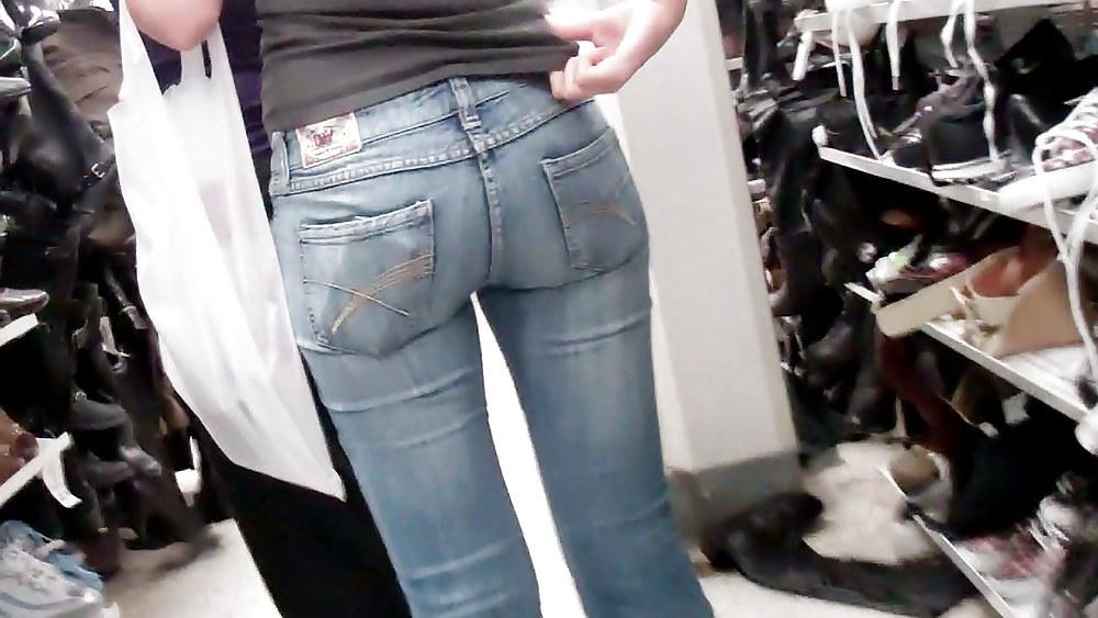 25P Sunday morning butts & ass 