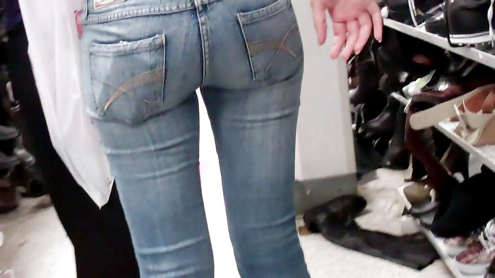 25P Sunday morning butts & ass 