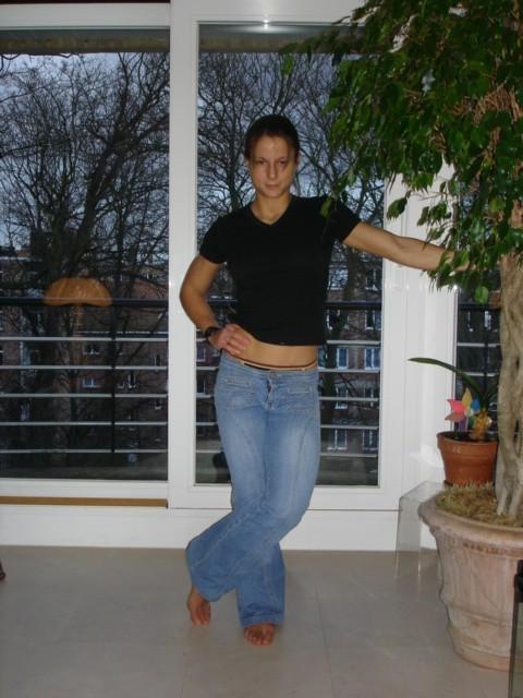 15P Athletic babe showing her beautiful naked body