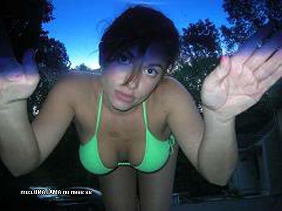 12P Sexy amateur girls with nice hooters