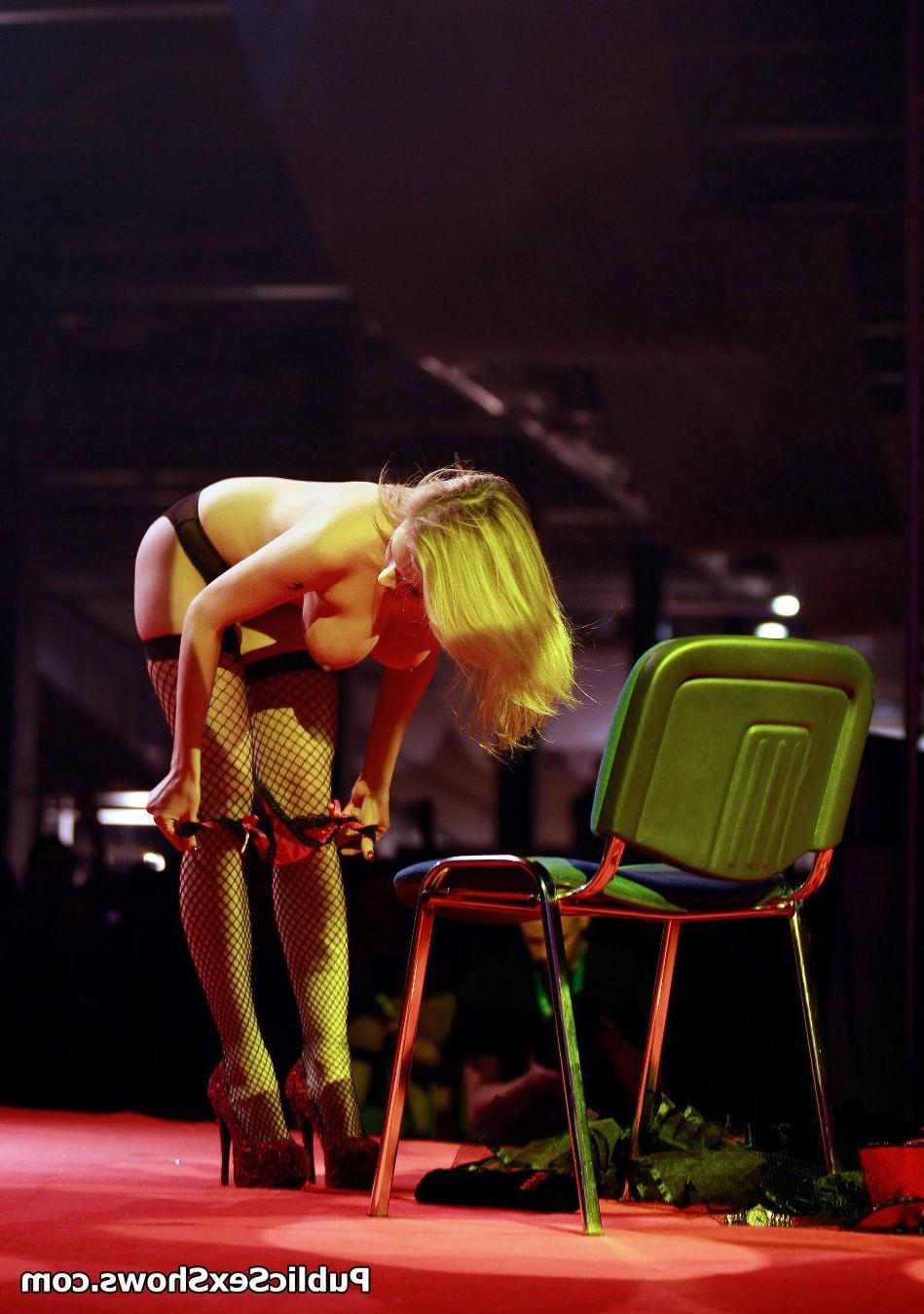 12P Pictures and videos from live sex events all over the world