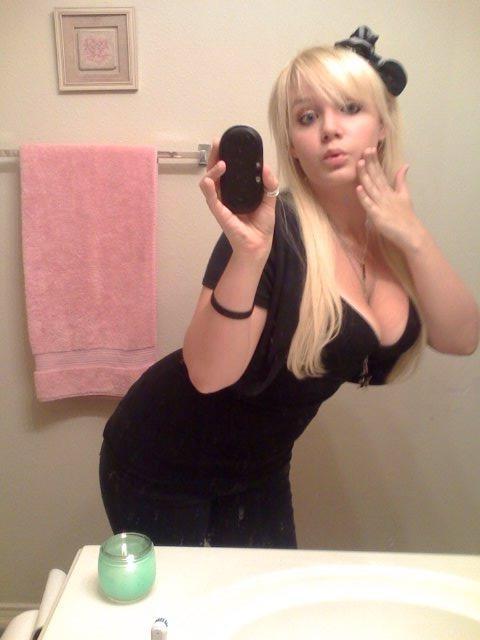 15P Amateur hot teens posing and sucking a dick hard