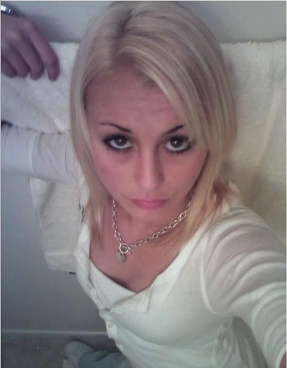 15P Amateur hot teens posing and sucking a dick hard
