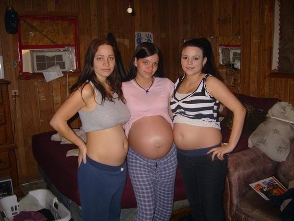 15P Hot pregnant girlfriends posing
