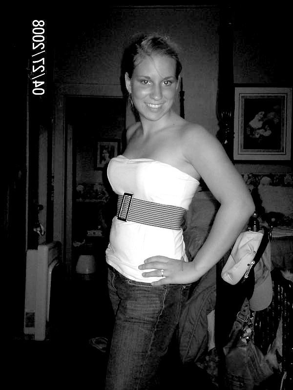 12P Hot australian babe shows her hot body looking to hook up for sex in these sexy 