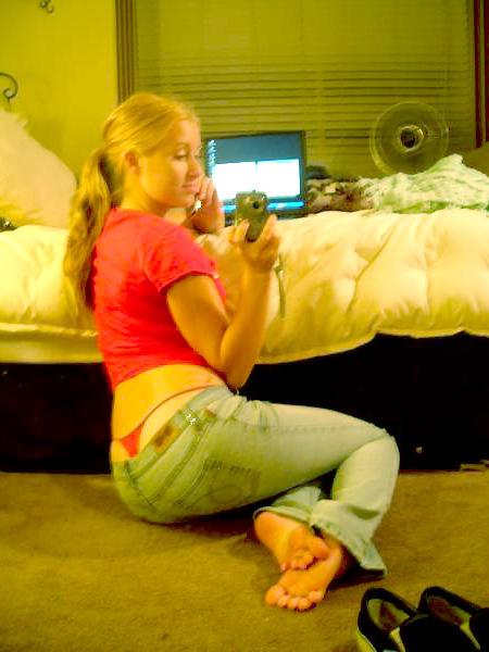 12P Hot australian babe shows her hot body looking to hook up for sex in these sexy 