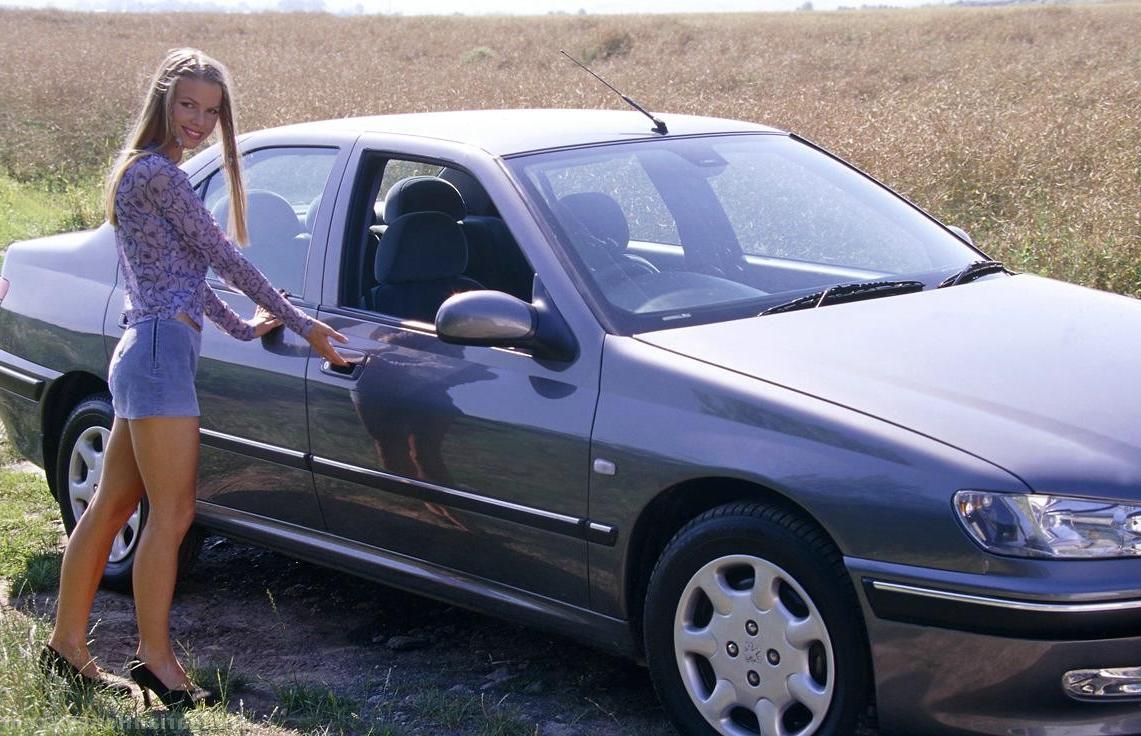 14P Busty Car Babe