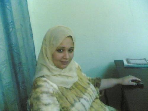 12P Arab Housewife 9