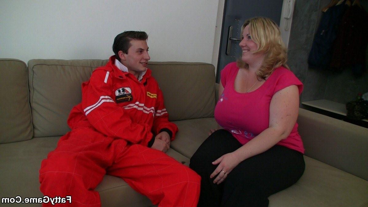 12P The horny BBW lets the car mechanic take her home and drill her pussy with long 