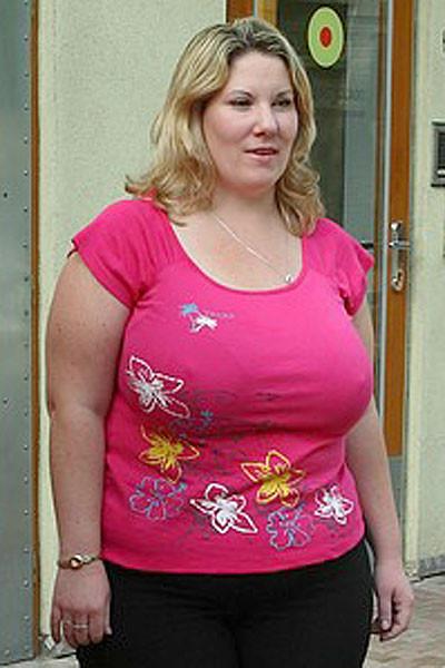 12P The car mechanic gets a reward for working on her vehicle and her BBW pussy is g