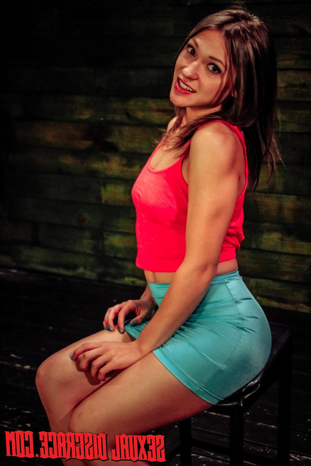 15P A new kinky girl has begun her career in porn and she's no stranger to rope bond