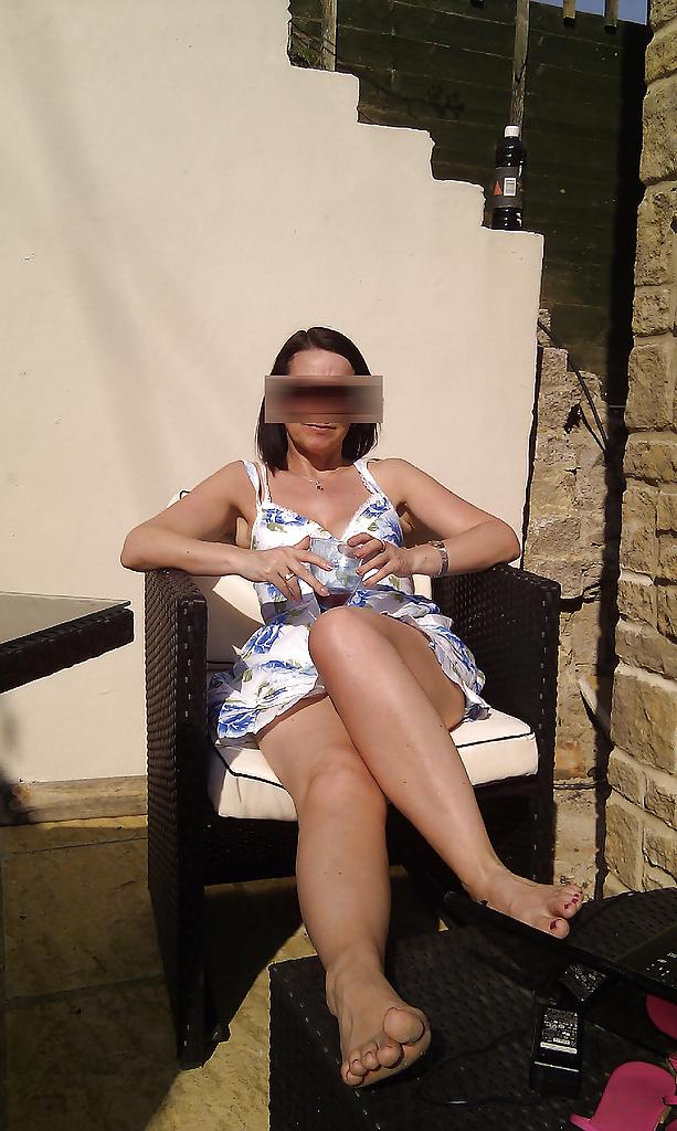 25P Shy UK Wife
