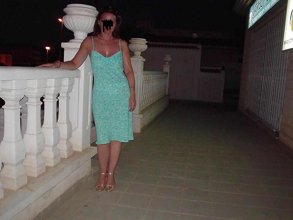 25P Shy UK Wife