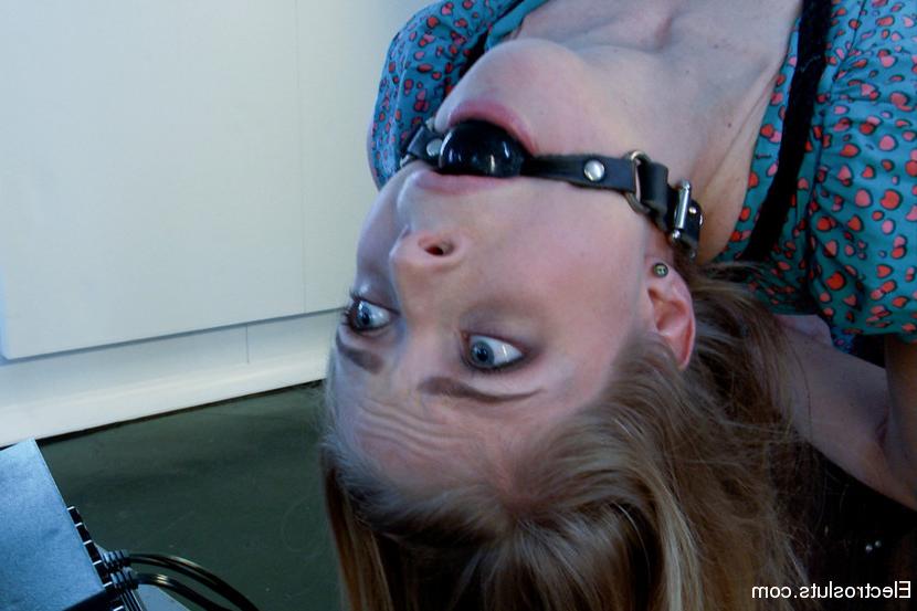 15P How does Penny stand with a Domme and high volts of electricity?