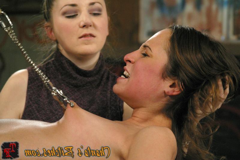 18P Mistress Berlin in lesbian encounter with submissive girl Amber