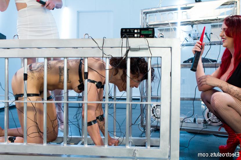 15P Bianca Stone trapped in electric cage with lezdoms