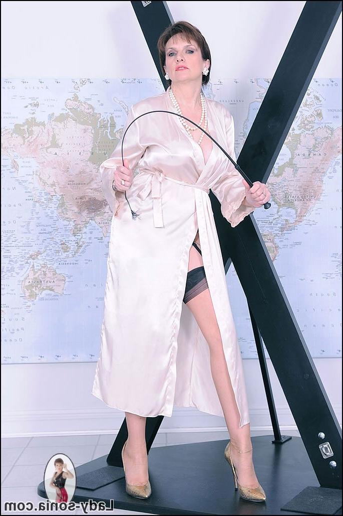 15P Lingerie dominatrix
