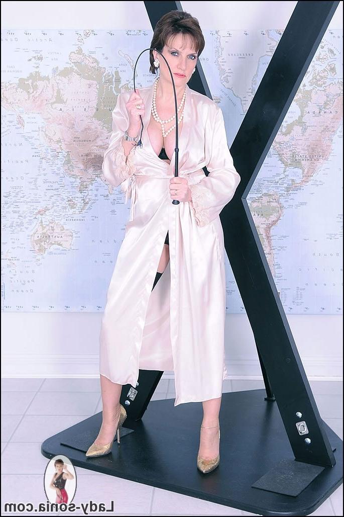 15P Lingerie dominatrix
