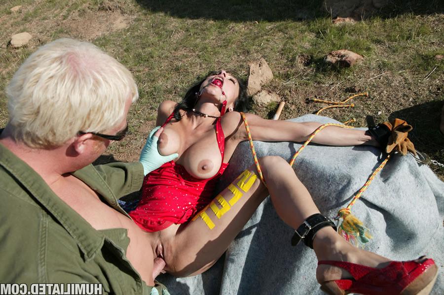 16P Restrained and gagged Milf gets her hole pounded oudoors